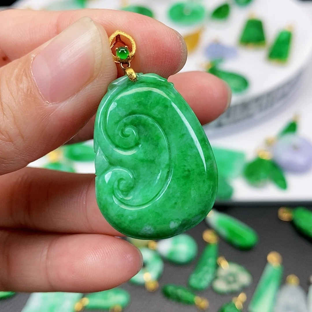 翡翠吊坠(不含链)18K金镶嵌