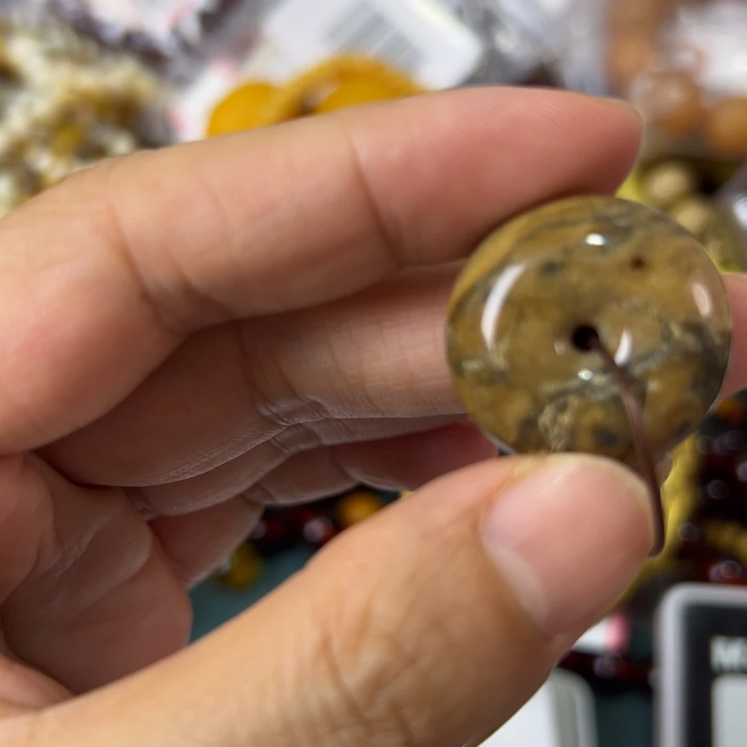 未镶嵌琥珀珠宝奇石989