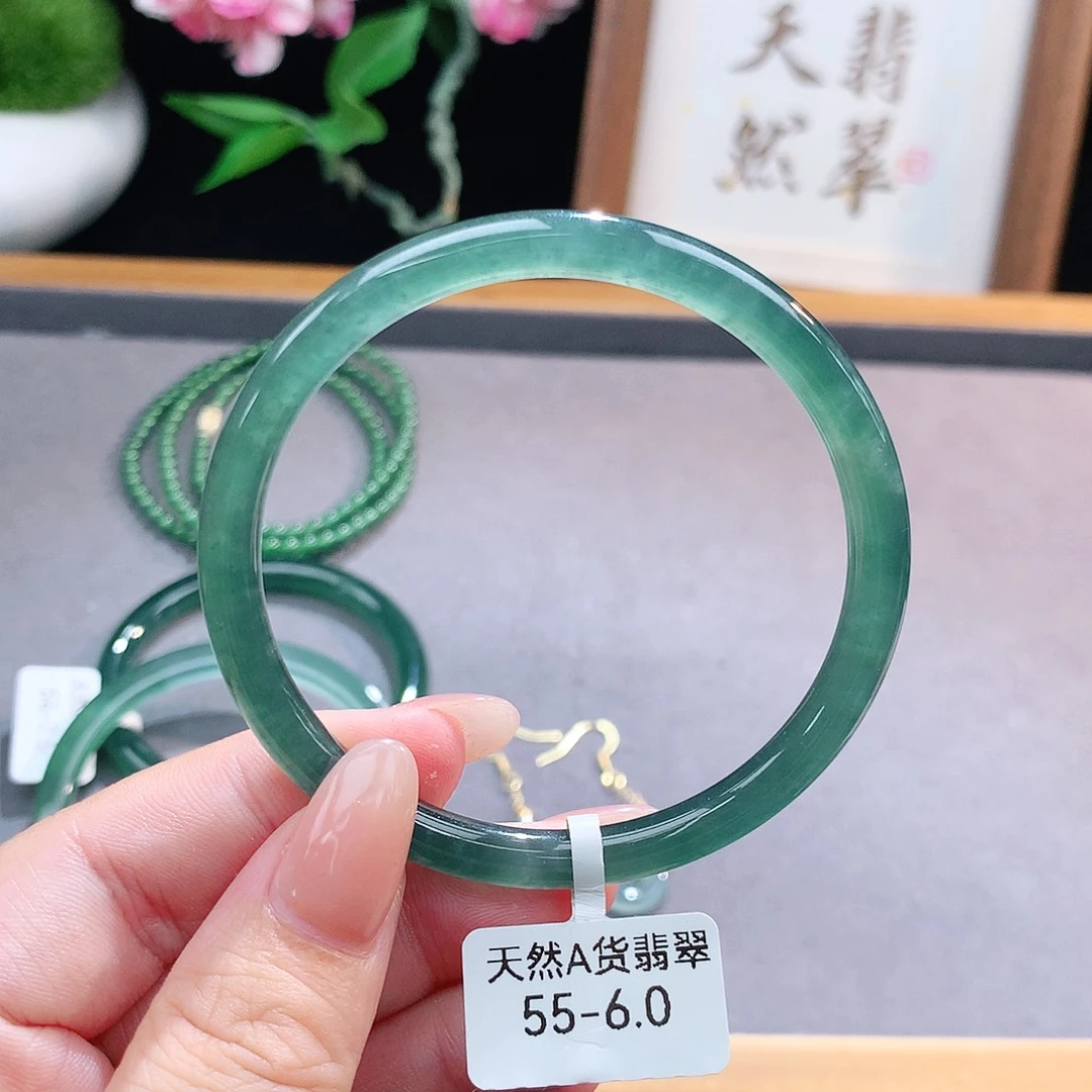 未镶嵌手镯（圆镯）翡翠