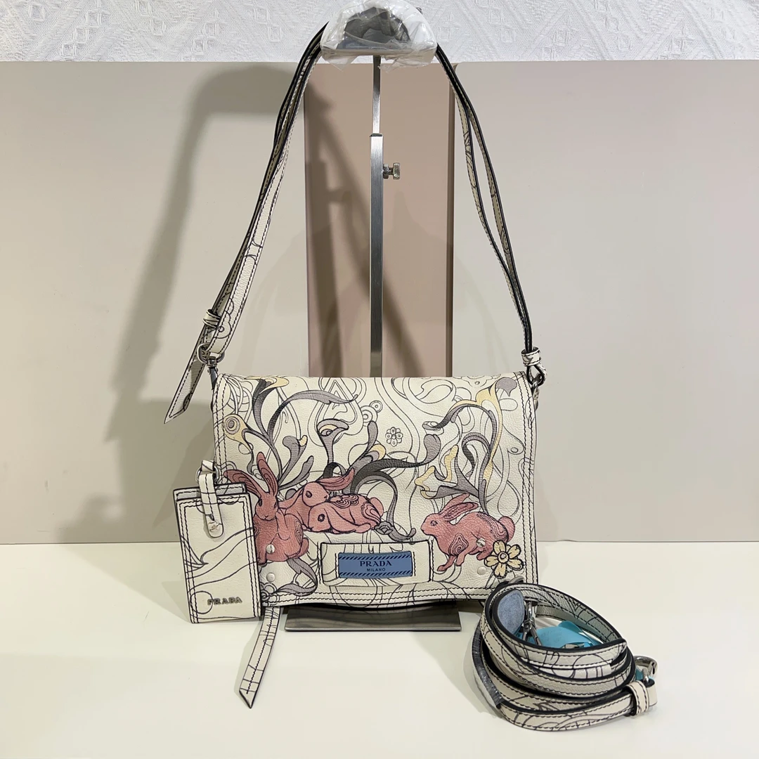 95新 Prada/普拉达 Prada普拉达限定兔子斜挎包a9257
