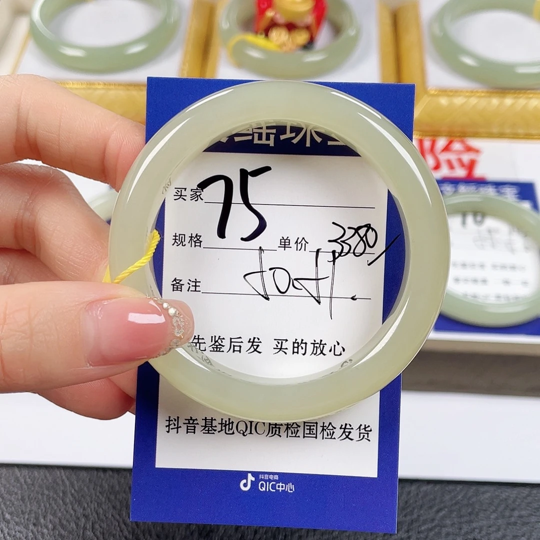 和田玉未镶嵌手镯