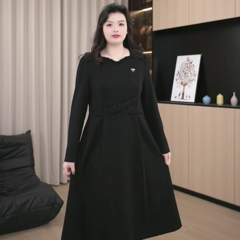 胖依依大码女装冬季新款显瘦气质长袖时尚黑色百搭连衣裙241517