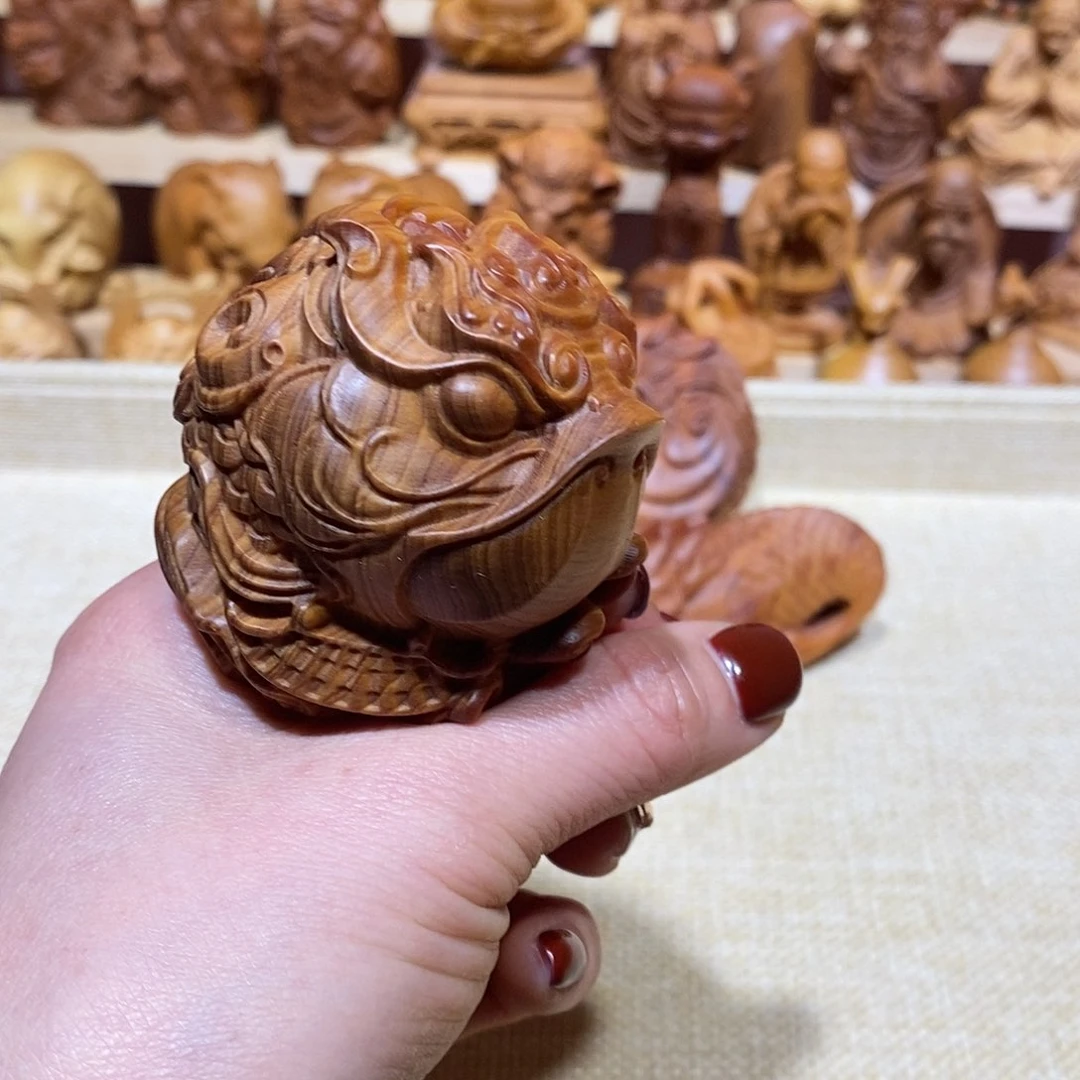 木悻****轮崖柏手把件，鱼化龙