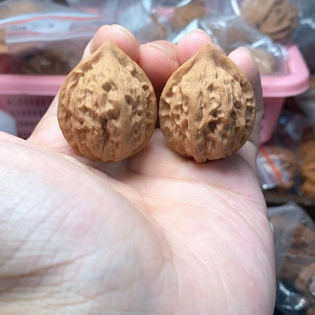 1文玩核桃蜡皮鸡心30-470