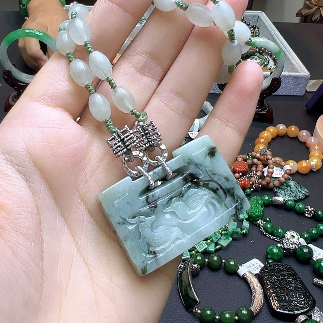 翡翠未镶嵌颈饰99