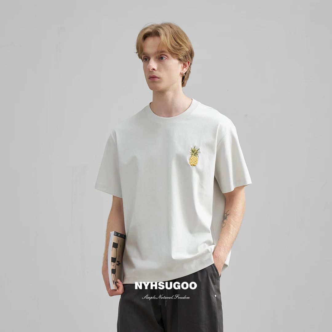 NYHSUGOO/南乙夏季设计款菠萝刺绣短袖3623男士圆领T百搭短袖上衣