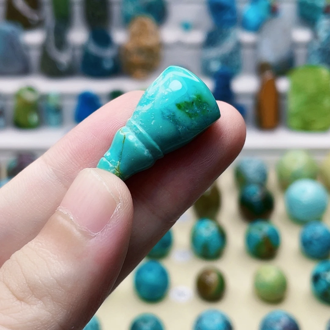 绿松石未镶嵌颈饰