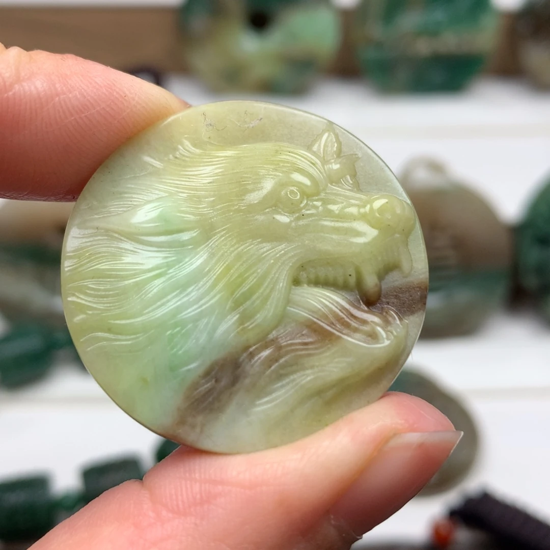 独山玉颈饰未镶嵌有石纹