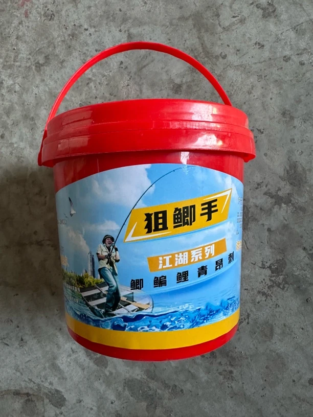 钓鱼打窝窝料狙鲫手直播间现场制作窝料