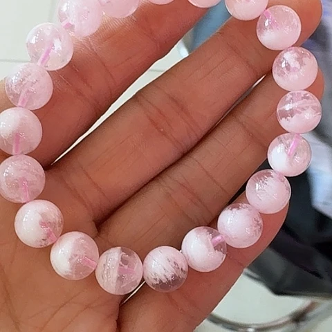 水晶手串未镶嵌粉雪花单珠13m左右，拍多样发其一