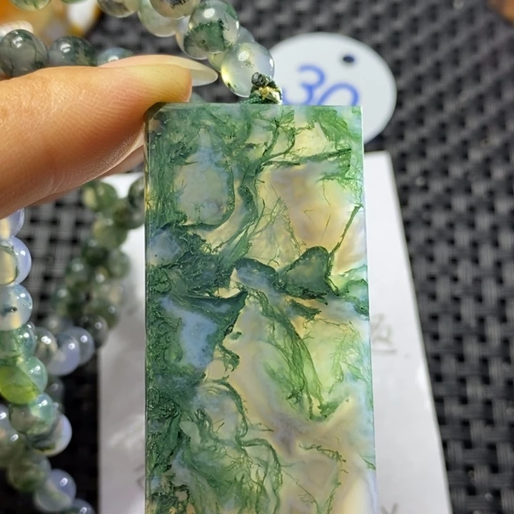 未镶嵌颈饰玛瑙/玉髓正**存