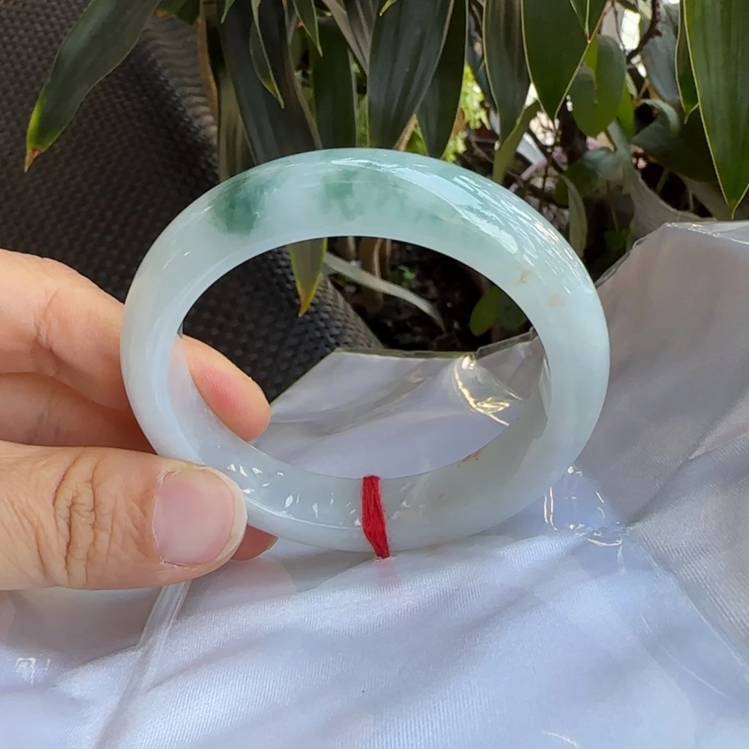 翡翠未镶嵌手镯53.6正圈飘花手镯