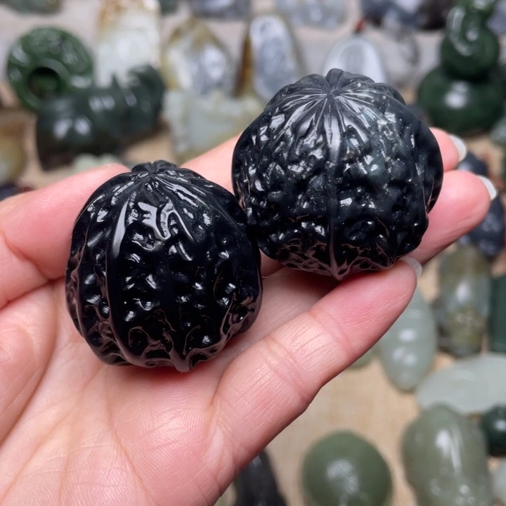 和田玉未镶嵌颈饰有棉点