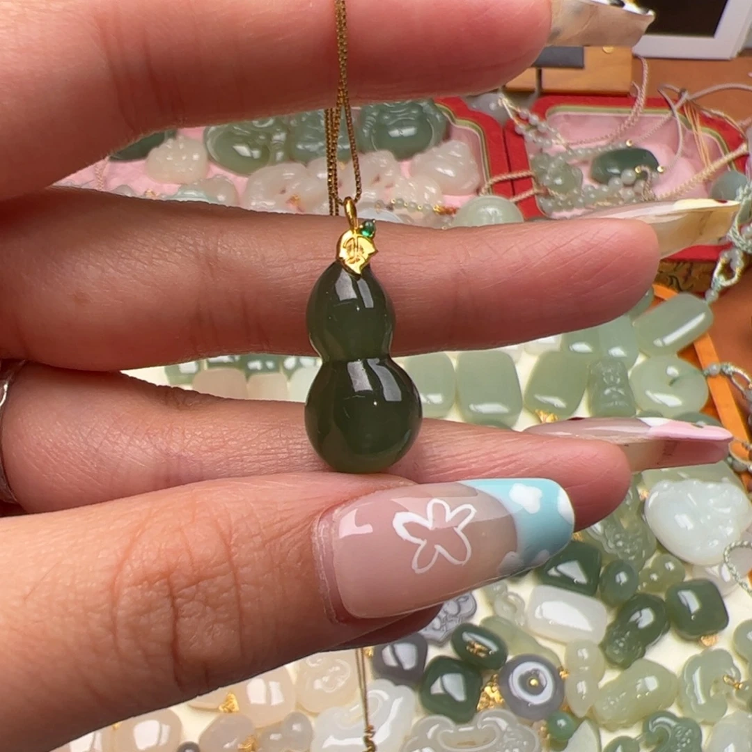 和田玉颈饰未镶嵌鲸*