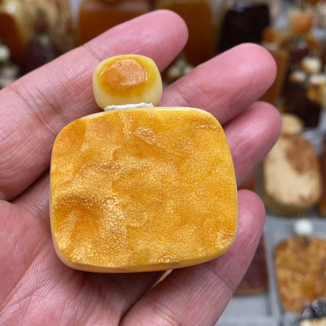 未镶嵌琥珀珠宝奇石
