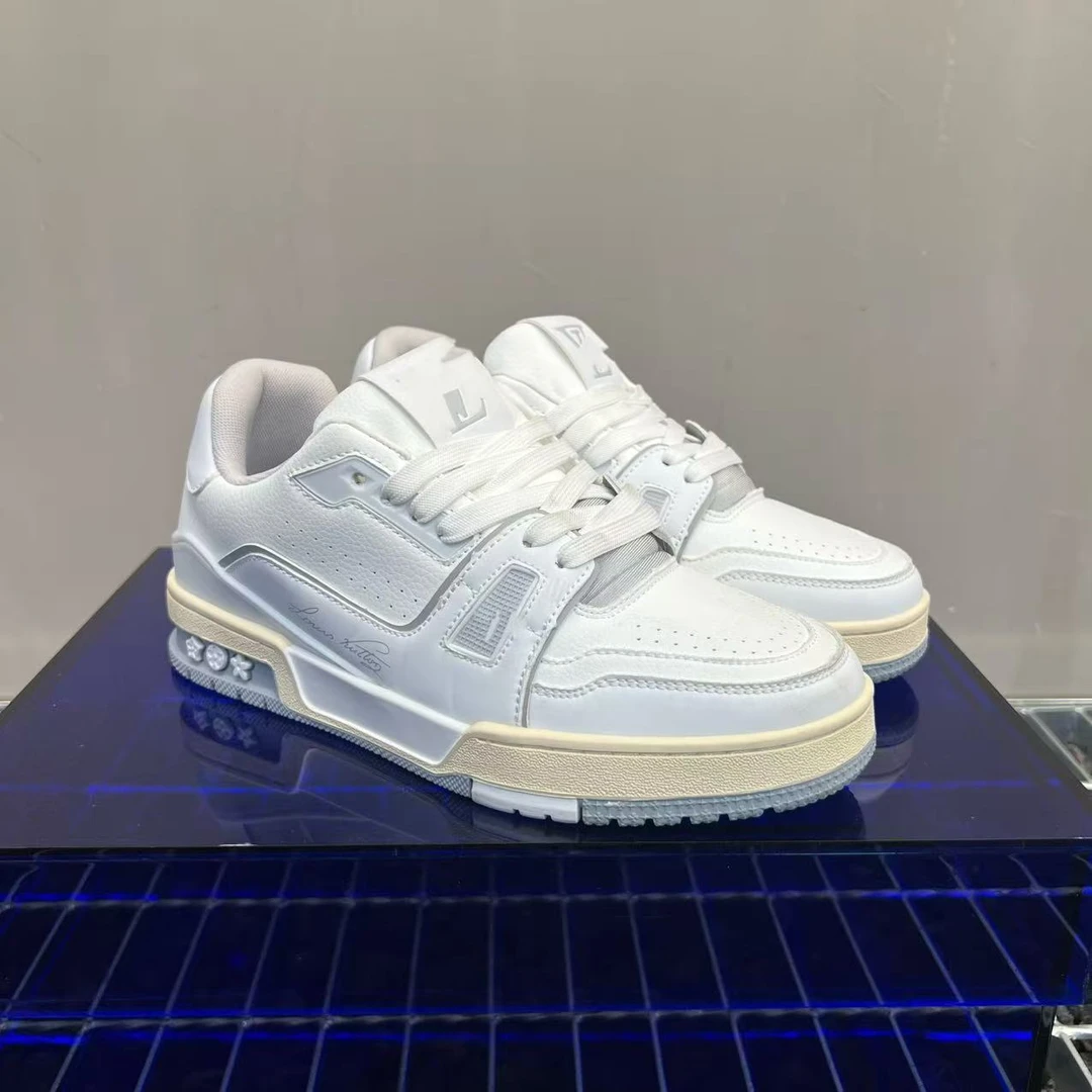 情侣款2025秋季新款低帮皮面帅气小白鞋经典舒适百搭爆款休闲鞋潮