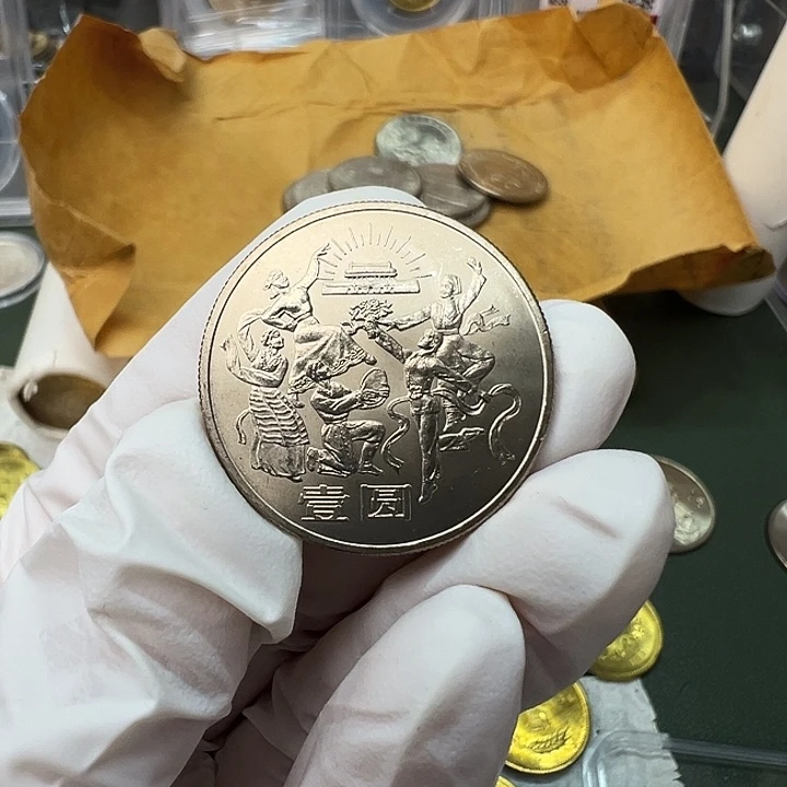 其他普通金属欢庆1枚扣盒
