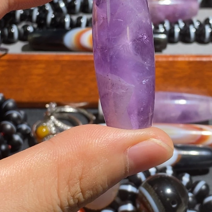 塞***上未镶嵌颈饰玛瑙/玉髓