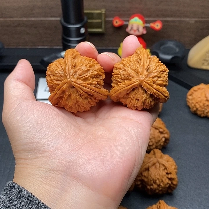 用***3文玩核桃把件白奔
