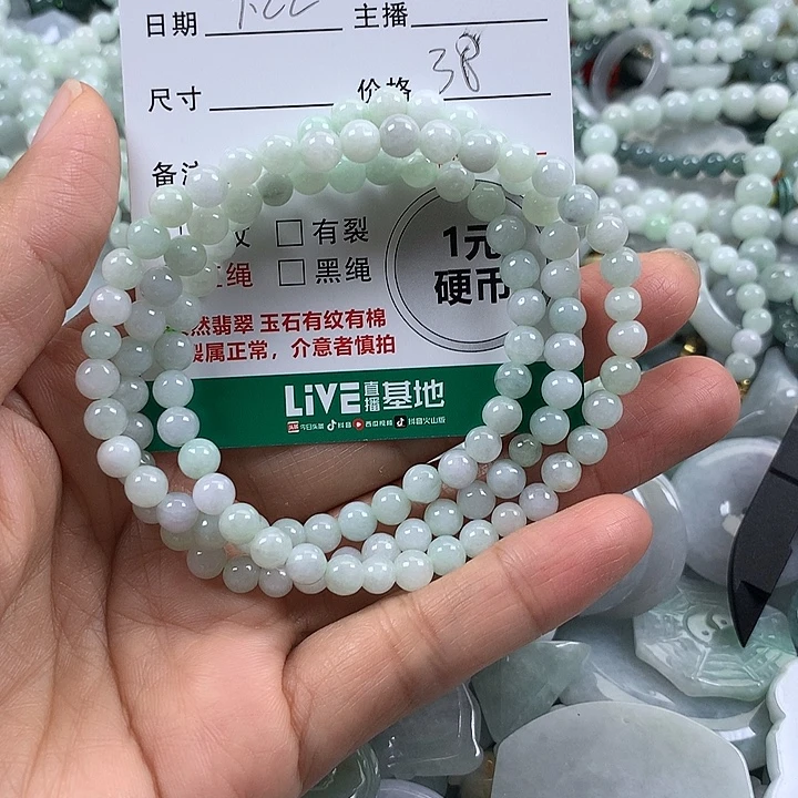 当****吊坠(不含链)未镶嵌翡翠