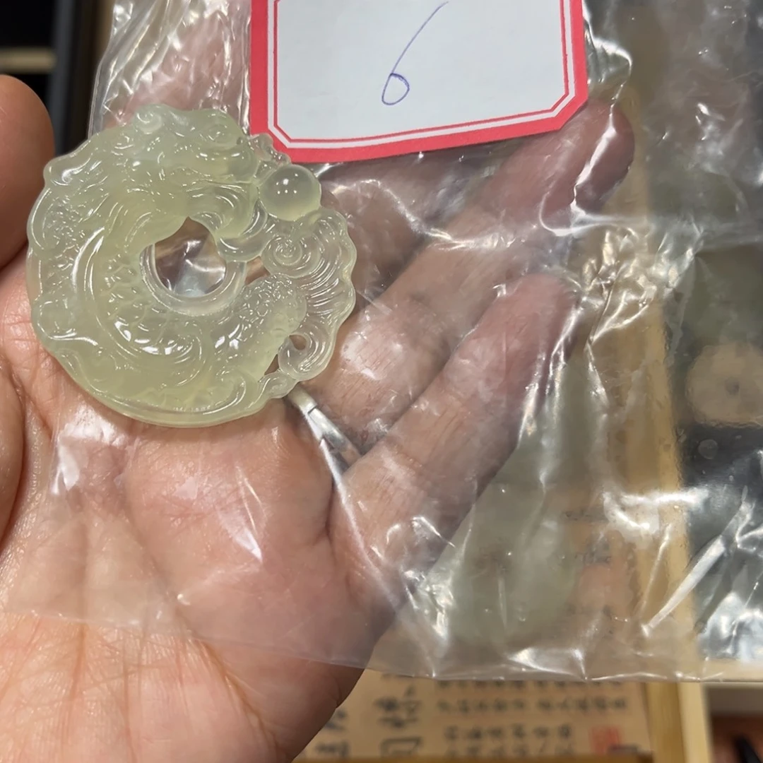 蛇纹石玉颈饰合金南*。