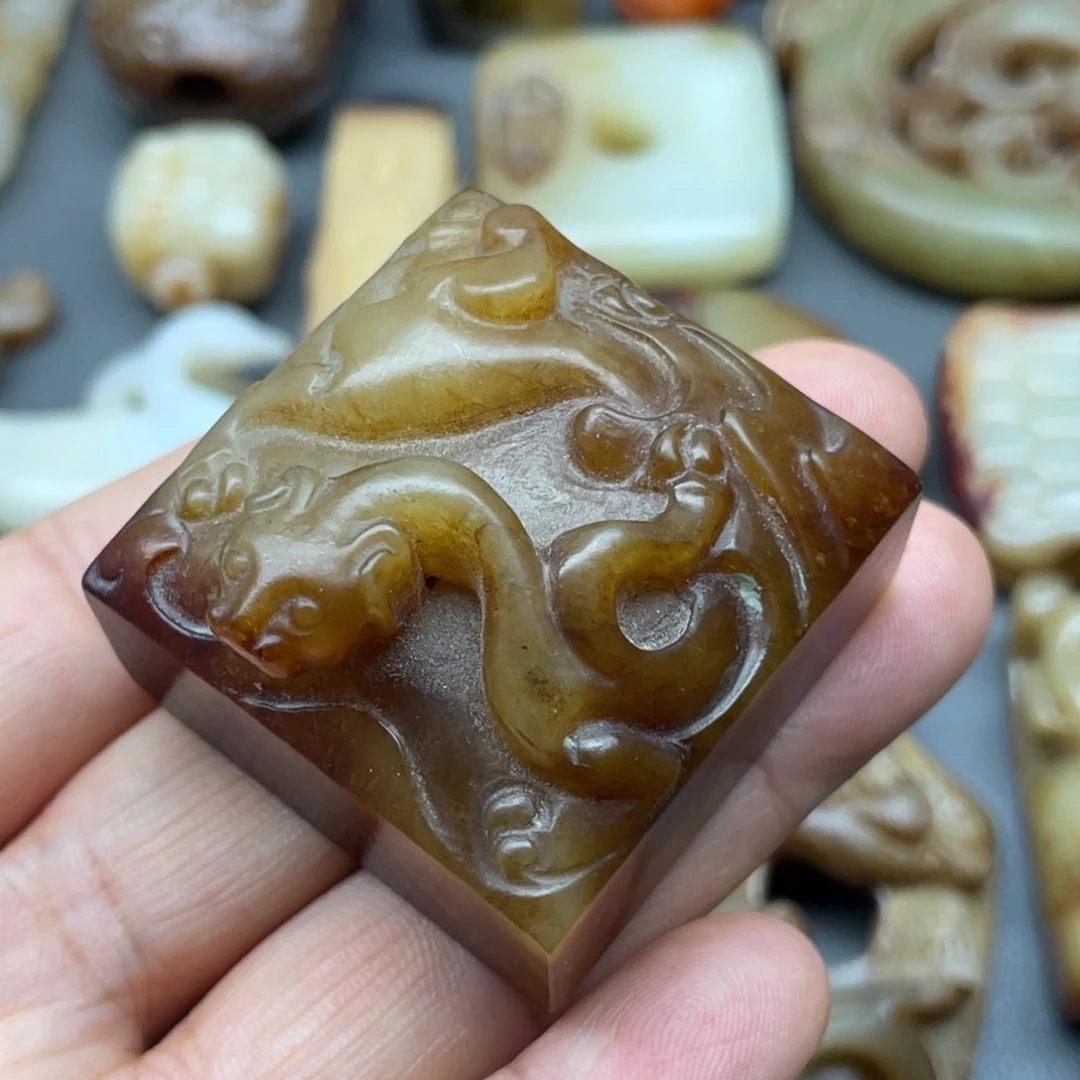 和田玉未镶嵌颈饰瓒****歌