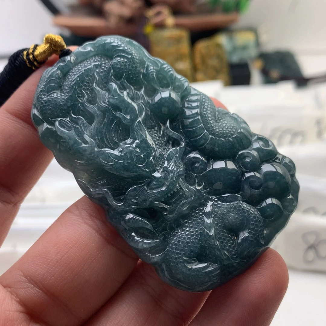 颈饰未镶嵌翡翠龙牌