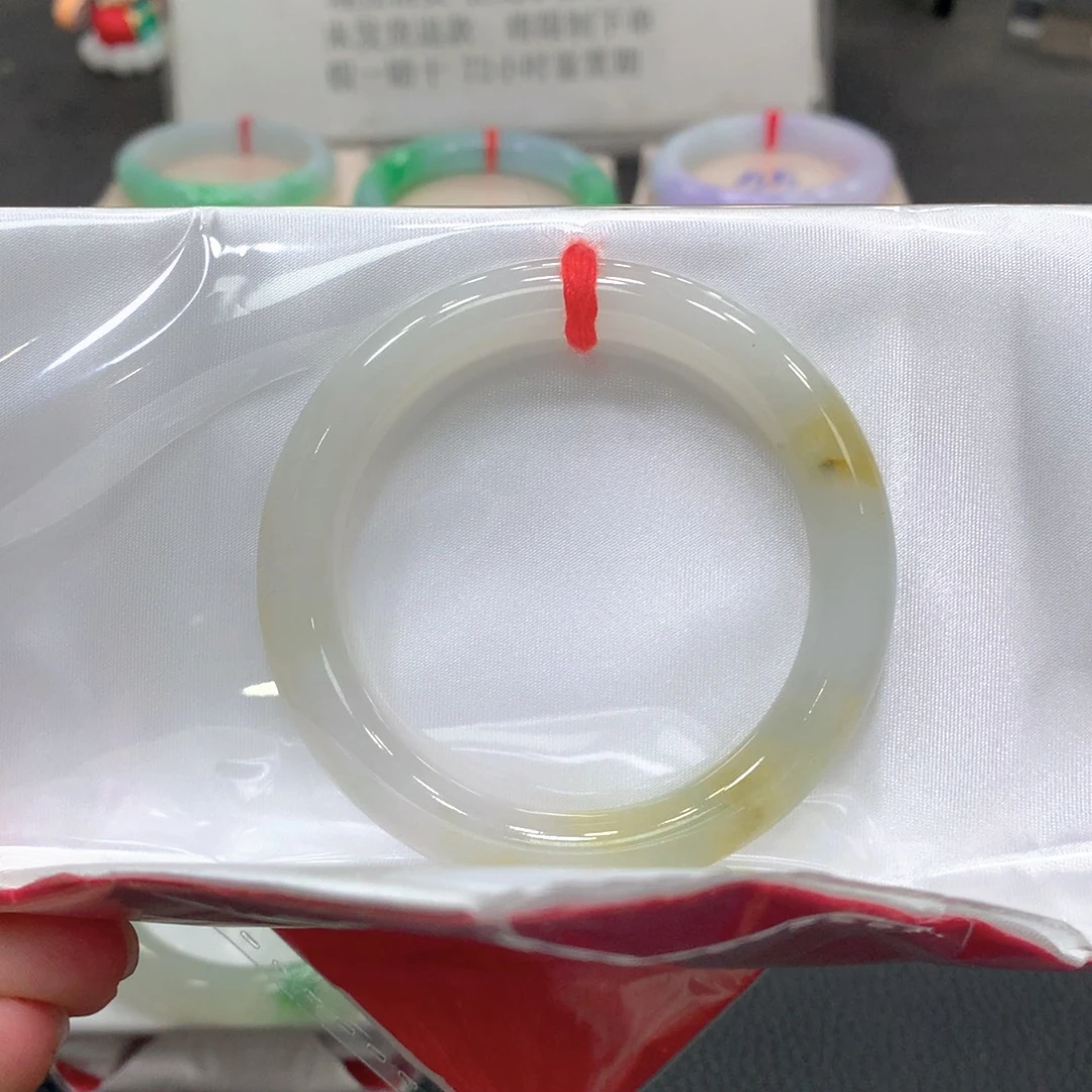 翡翠未镶嵌手镯50圆