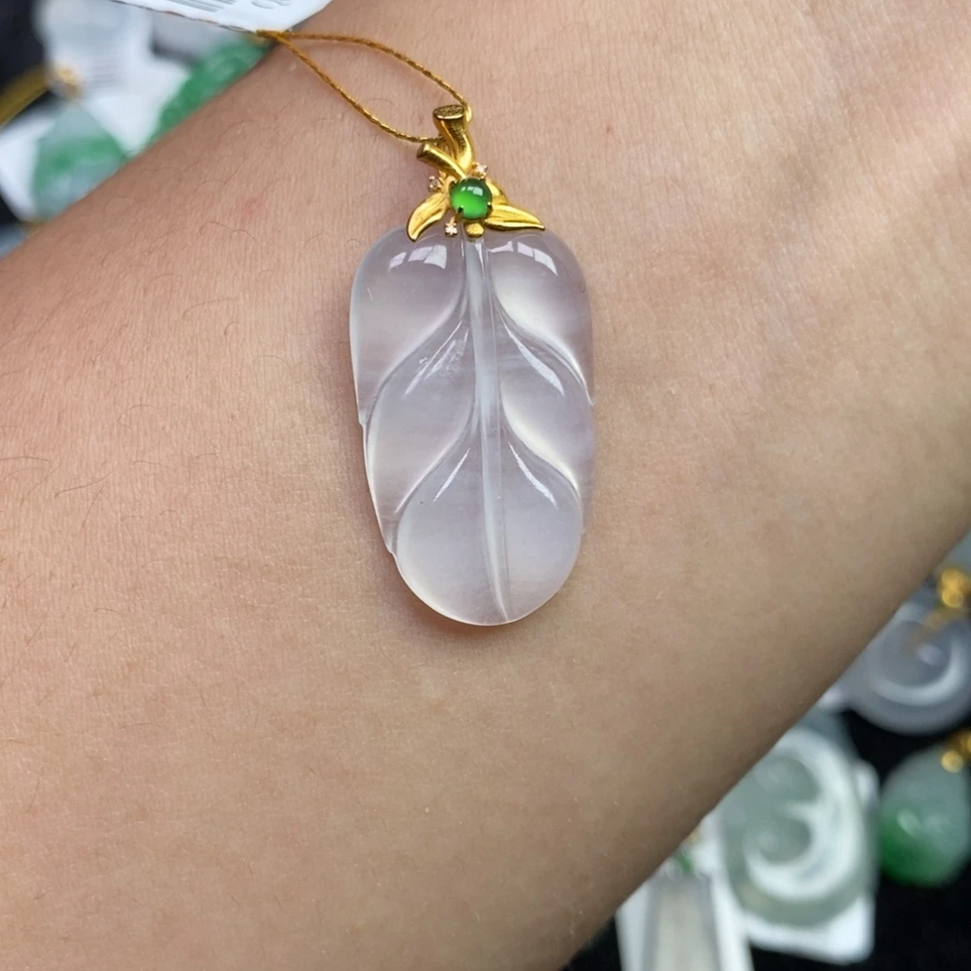 翡翠18K金镶嵌颈饰叶子
