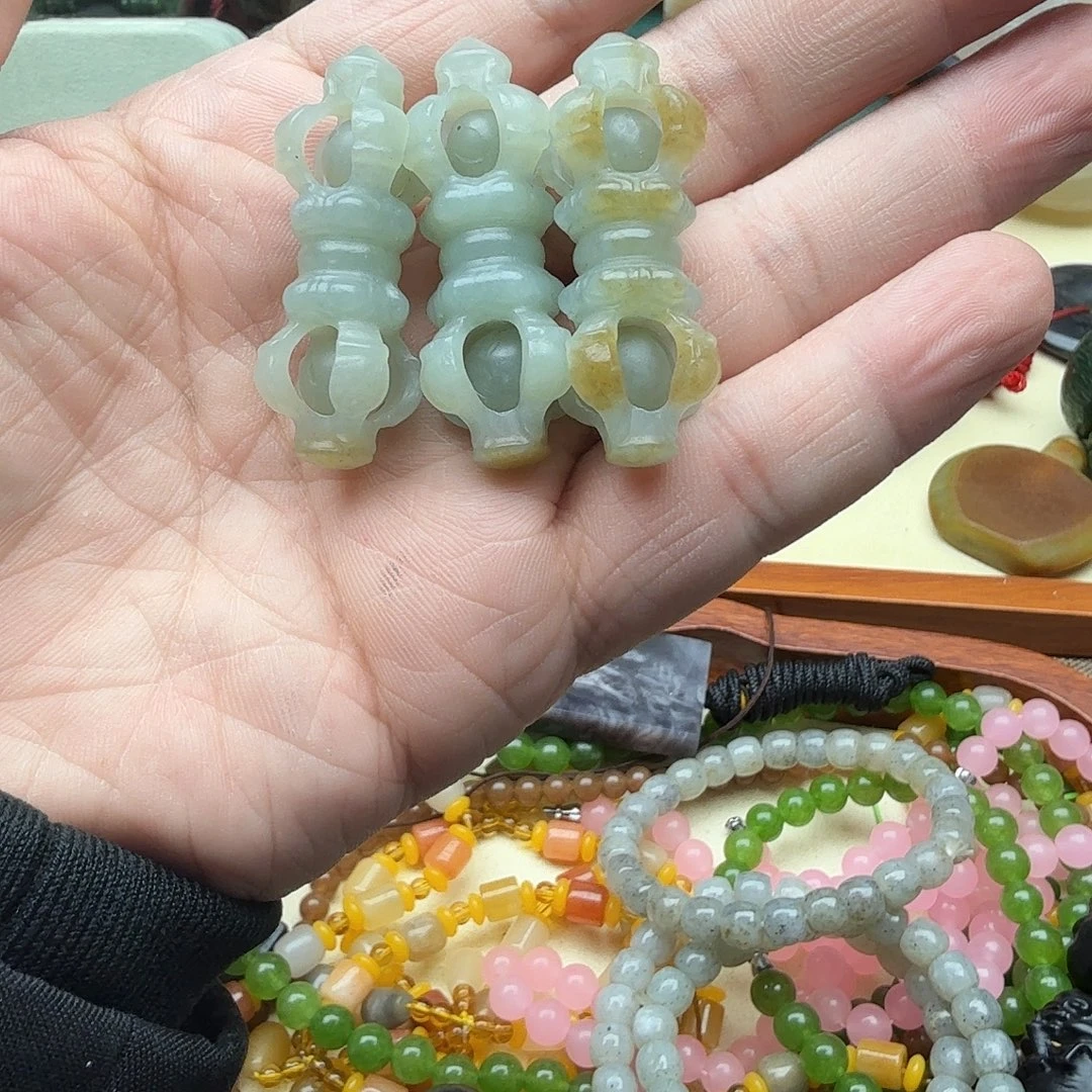 和田玉（糖玉）未镶嵌挂件