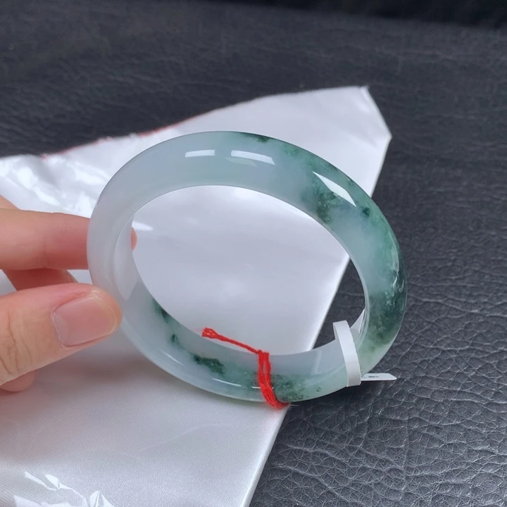 翡翠未镶嵌手镯