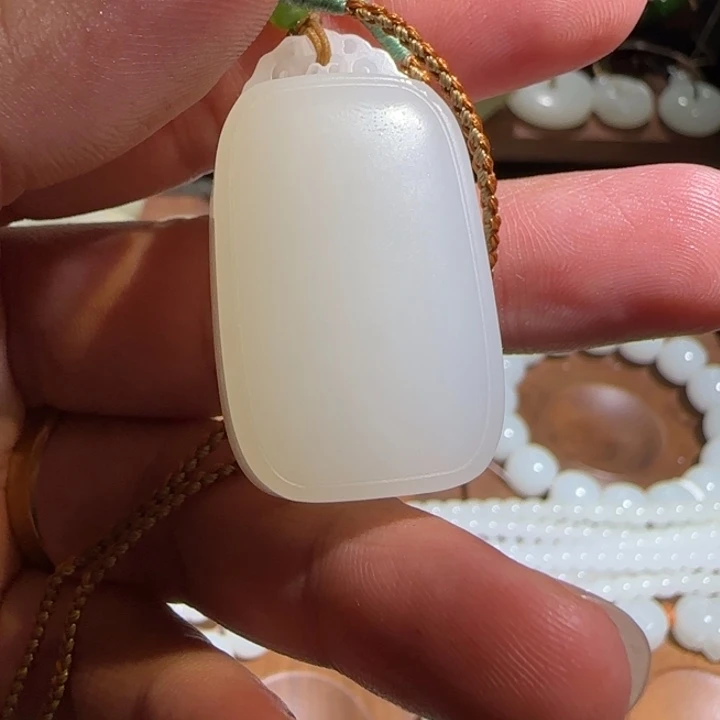 程***程颈饰未镶嵌和田玉