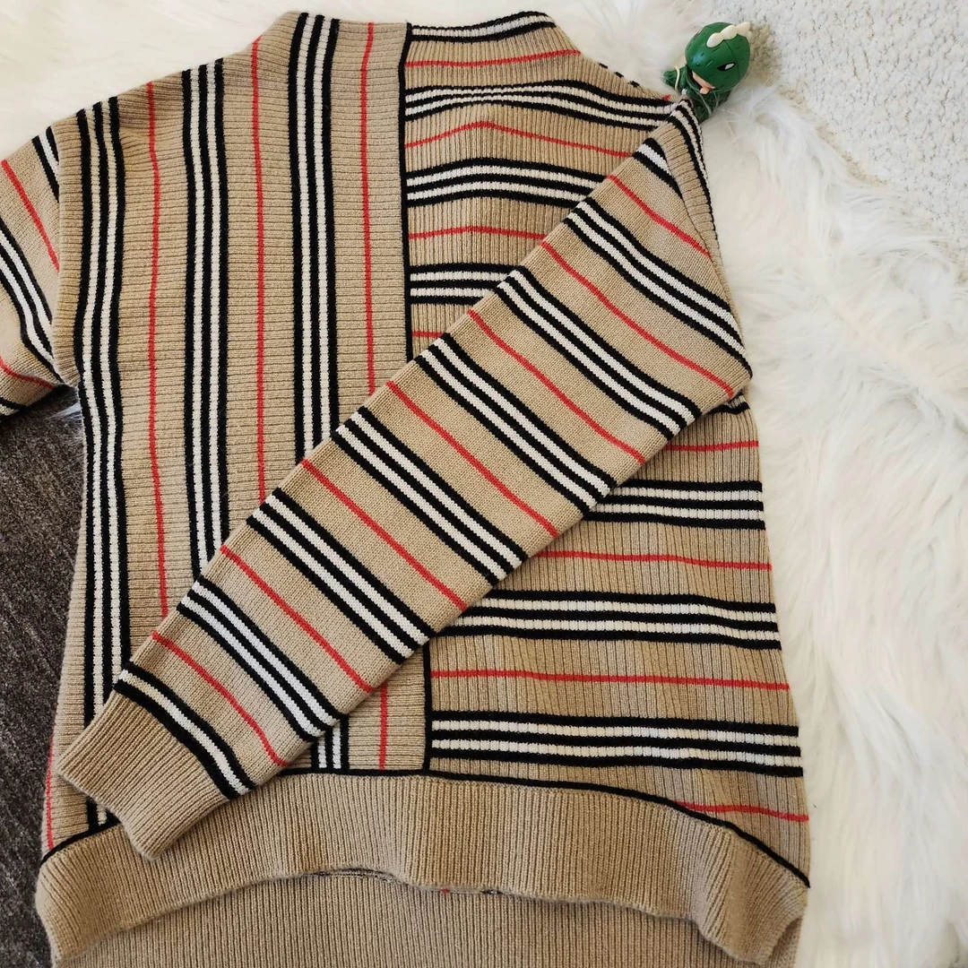 99新 BURBERRY/博柏利 Y3173  经典条纹拼接针织衫 14Y