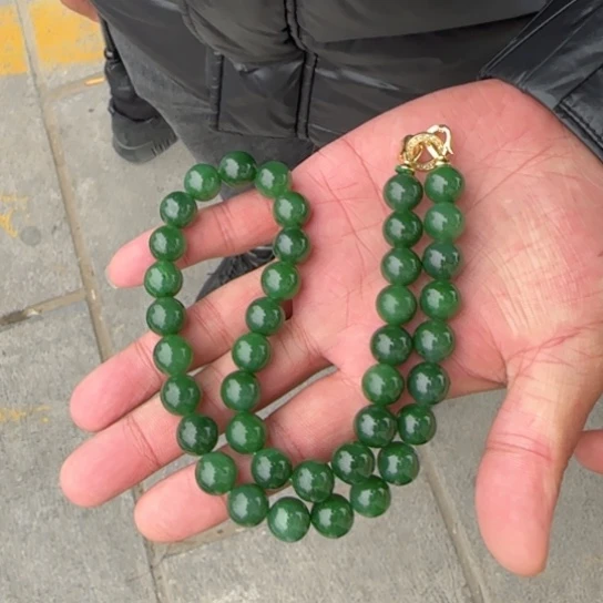 和田玉颈饰未镶嵌卡12菠菜绿，微少点