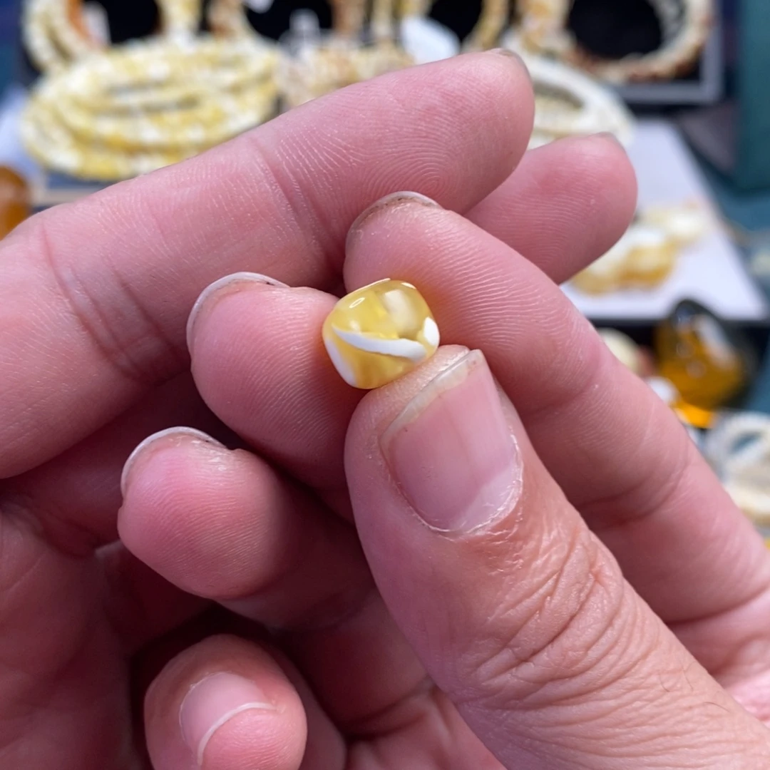 蜜蜡未镶嵌裸石10.5*9mm