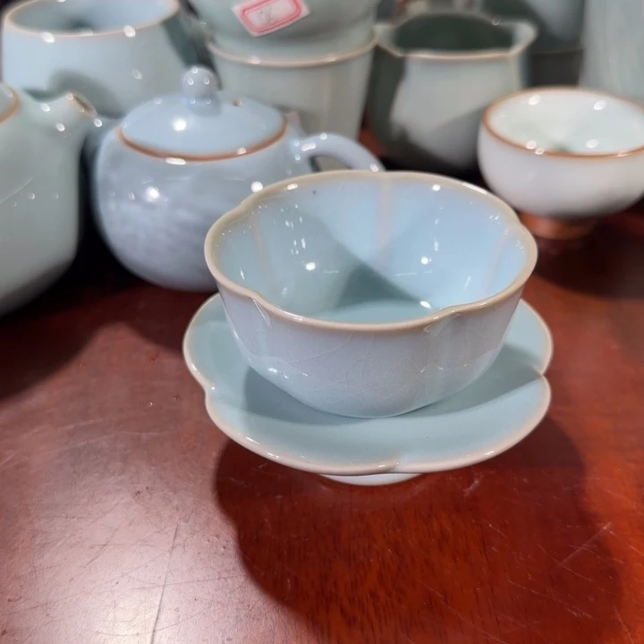 微瑕天青梅花茶盏