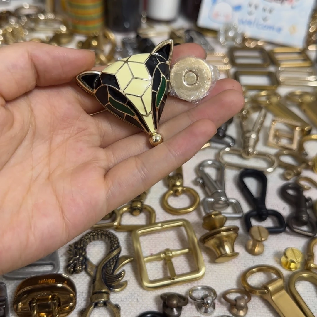 磁吸包锁10元3个。