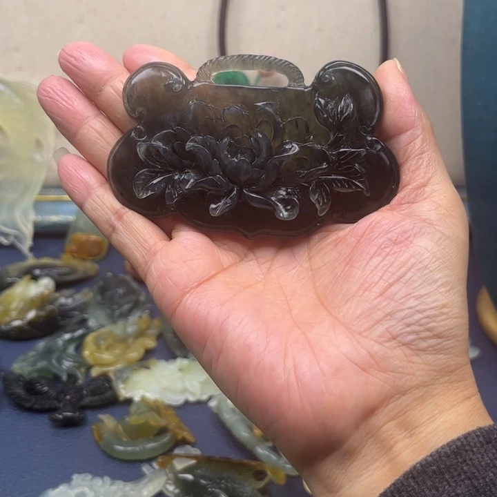 蛇纹石玉吊坠合金蟑***?