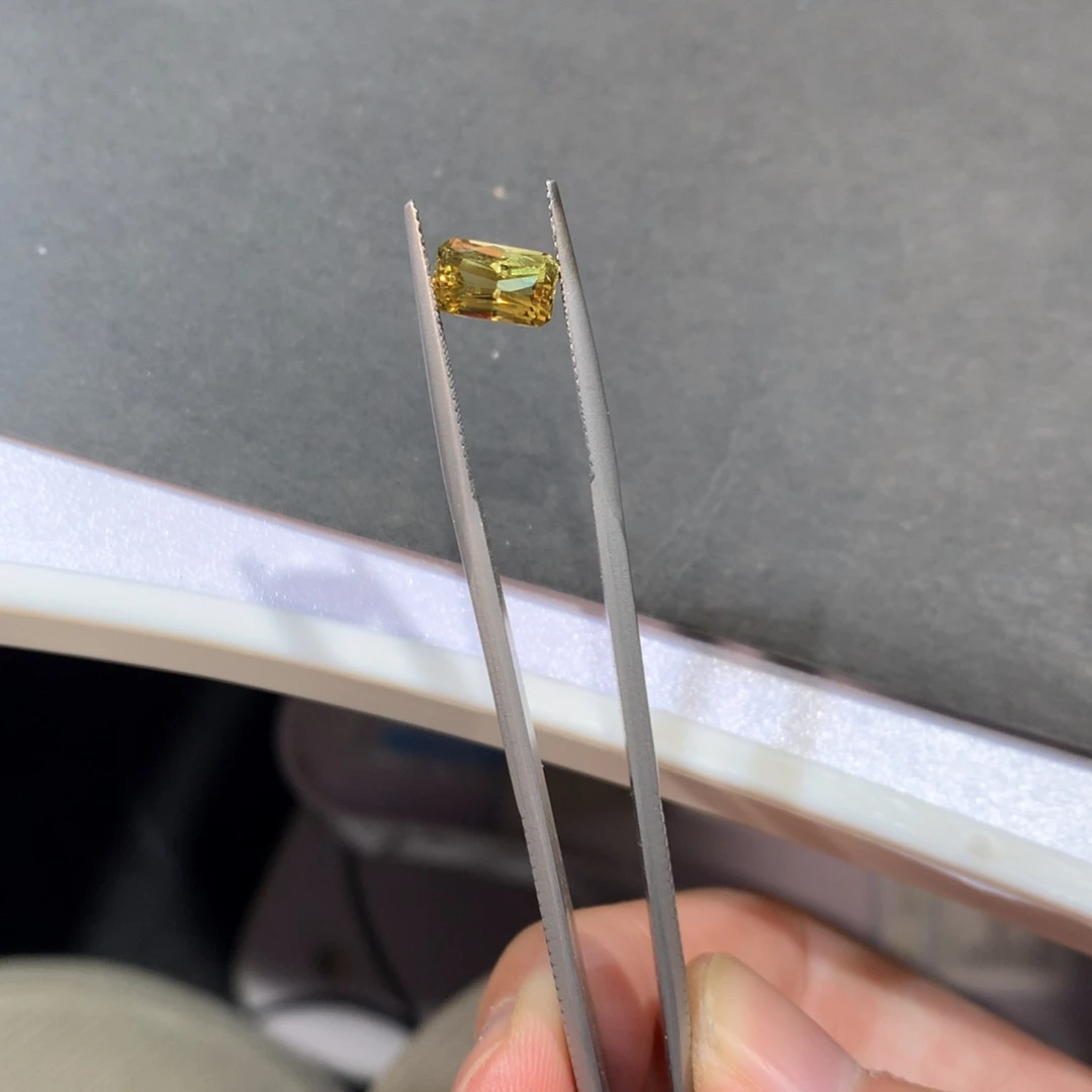 彩色蓝宝石裸石2.26克拉