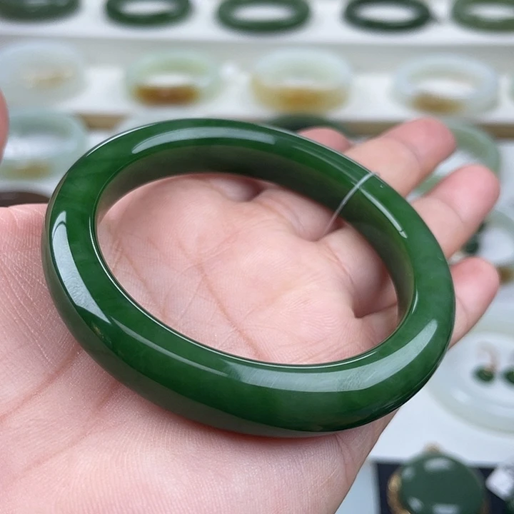 和田玉（碧玉）未镶嵌手镯