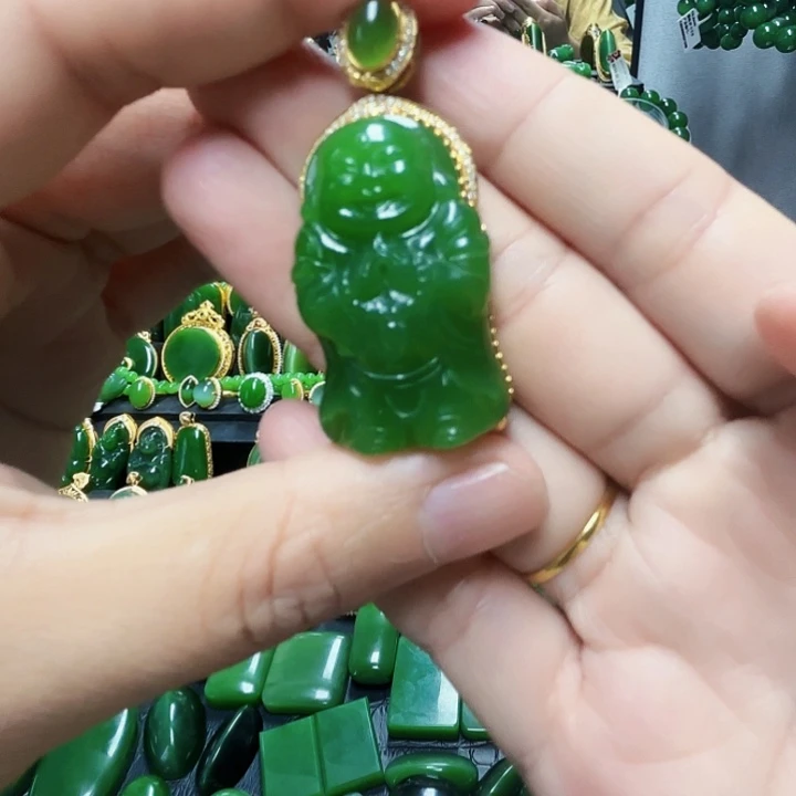和田玉（碧玉）18K金镶嵌颈饰