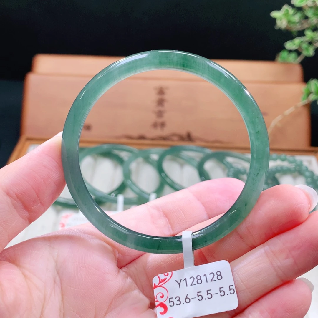 翡翠手镯（圆镯）未镶嵌
