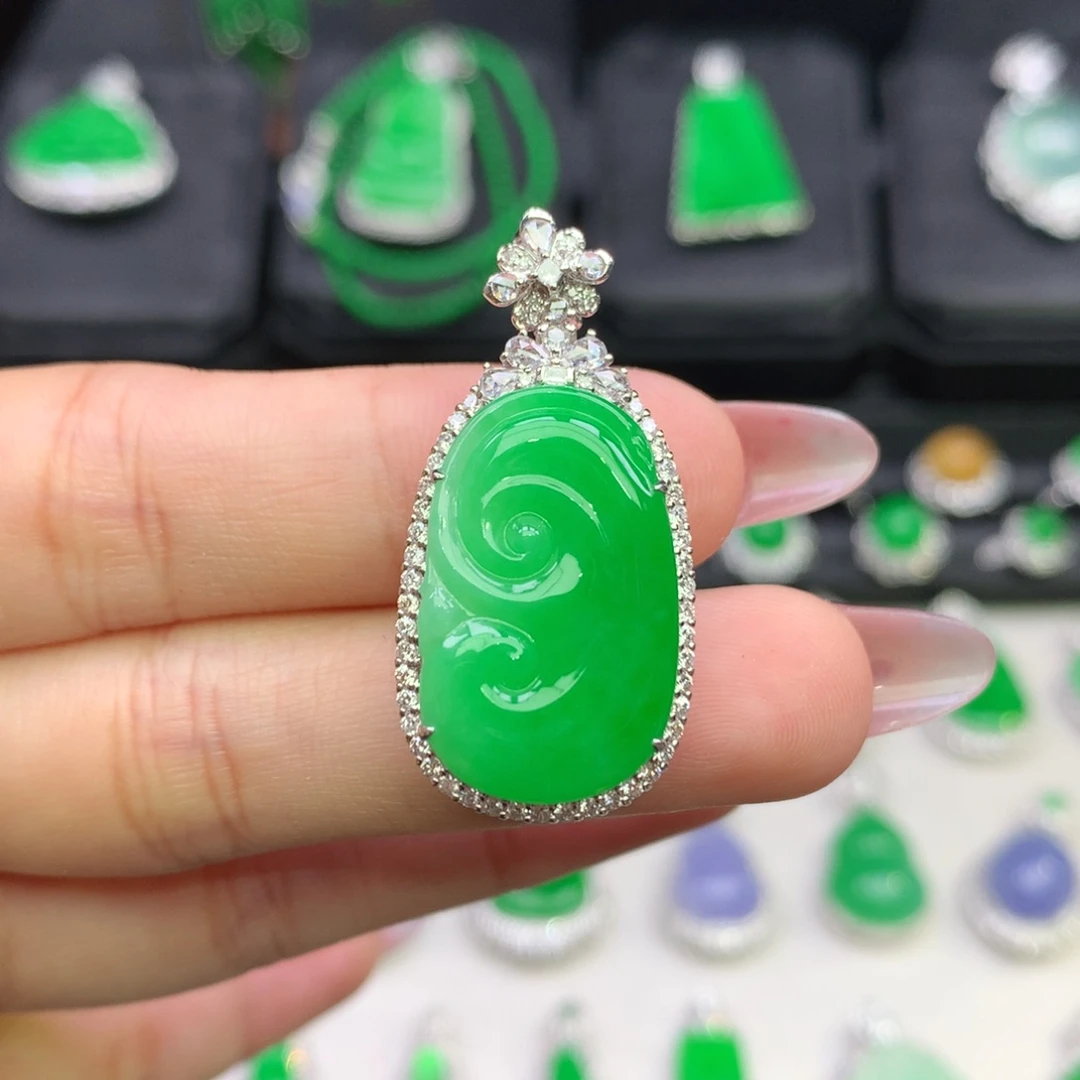 翡翠18K金镶嵌颈饰整体35.6-17.4-9.9