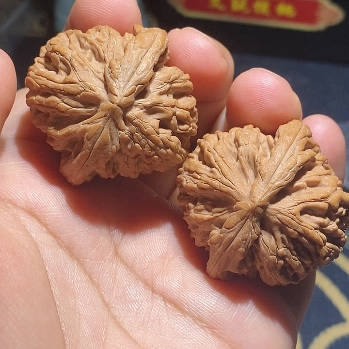 【闪购商品】文玩核桃吊坠玉华宫