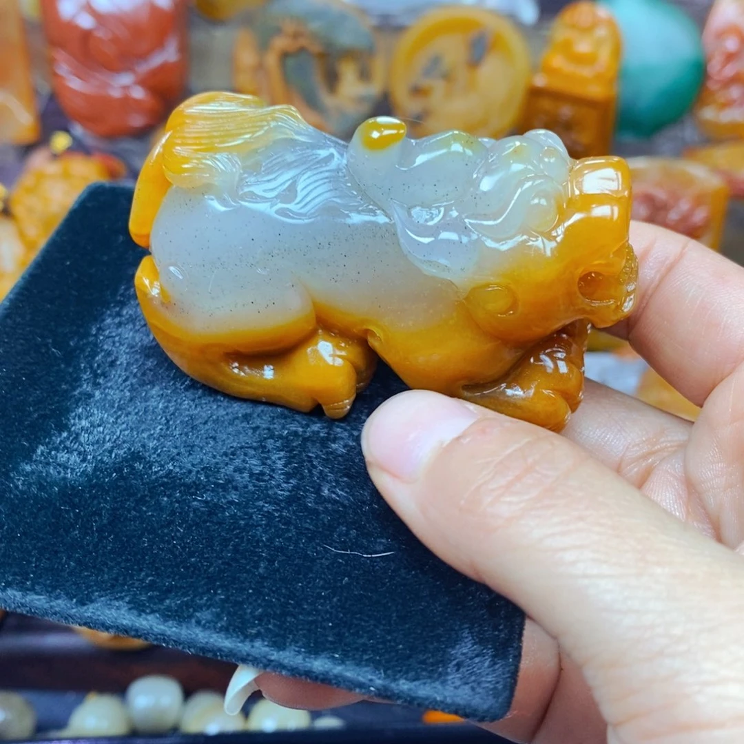 石英质玉（黄龙玉）未镶嵌颈饰