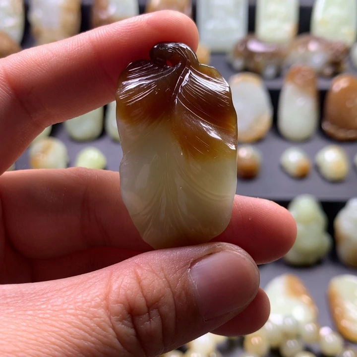 颈饰未镶嵌和田玉（糖玉）
