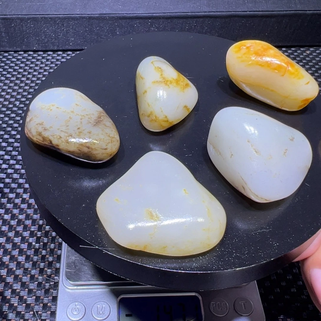 吊坠(不含链)未镶嵌和田玉（子料）131-99