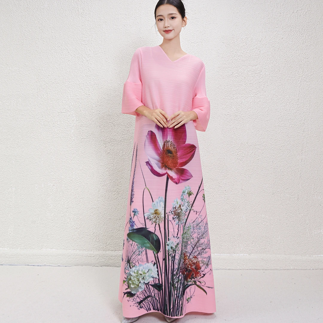 三宅大码连衣裙女2025年春夏新款V领宽松显瘦复古印花遮肚A字长裙