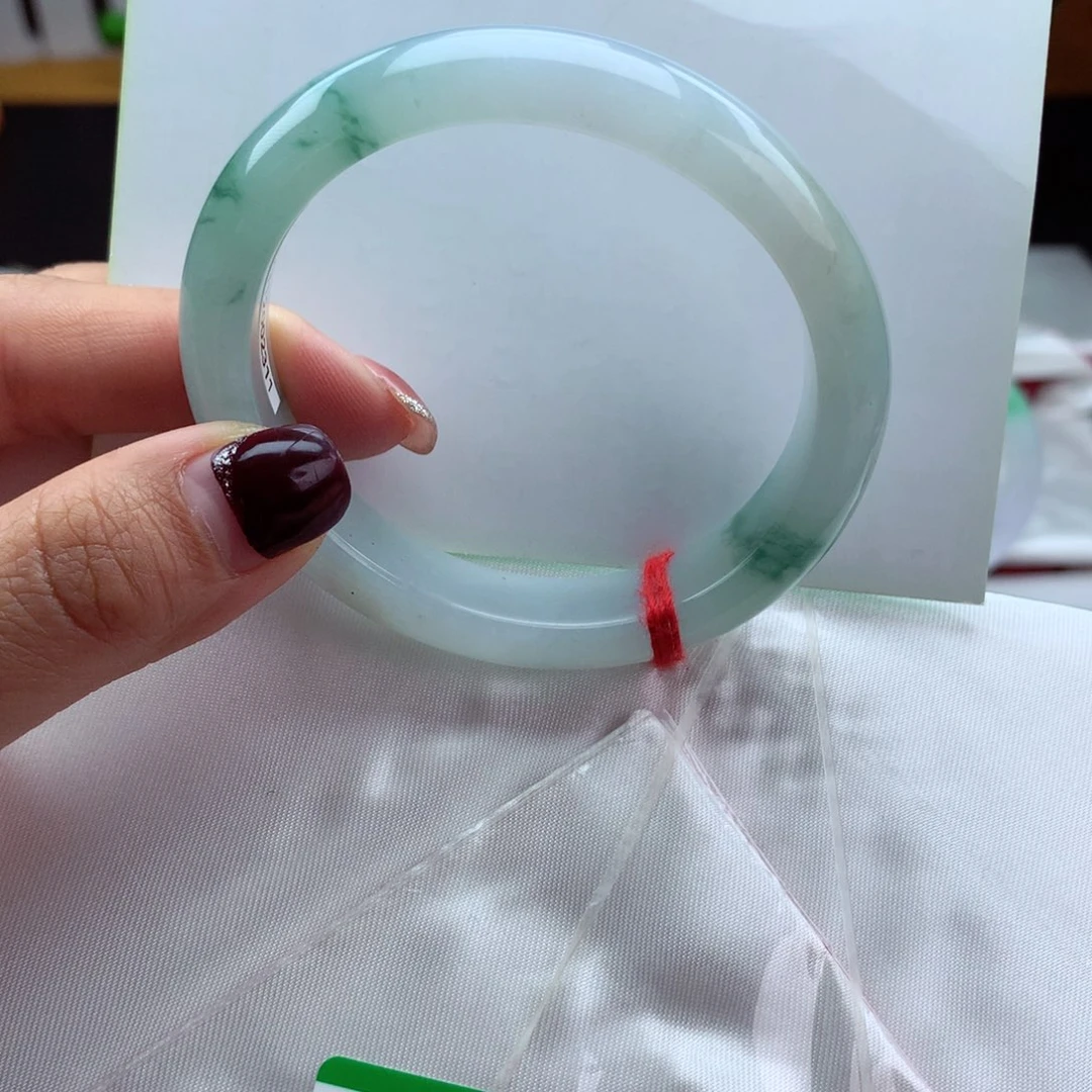 翡翠手镯未镶嵌纯天然