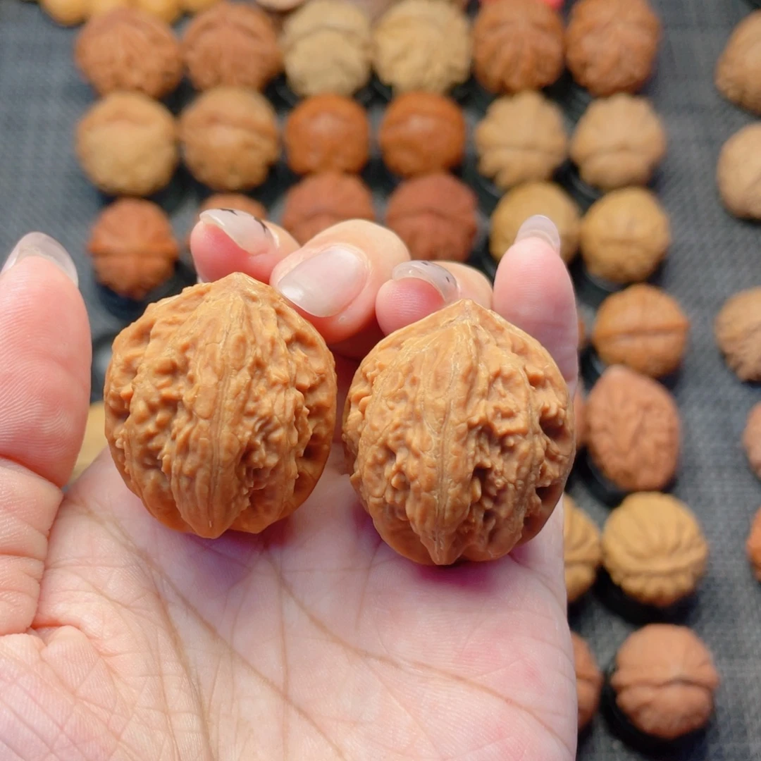 胡***)把件文玩核桃粗筋绣球